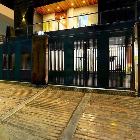 Super Townhouse Sector 104 Noida Hotel Екстериор снимка