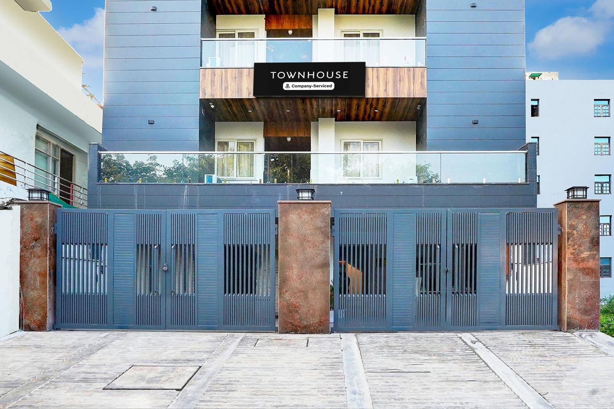 Super Townhouse Sector 104 Noida Hotel Екстериор снимка