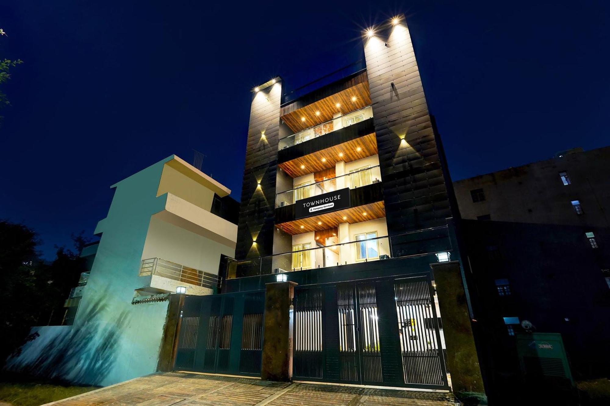 Super Townhouse Sector 104 Noida Hotel Екстериор снимка