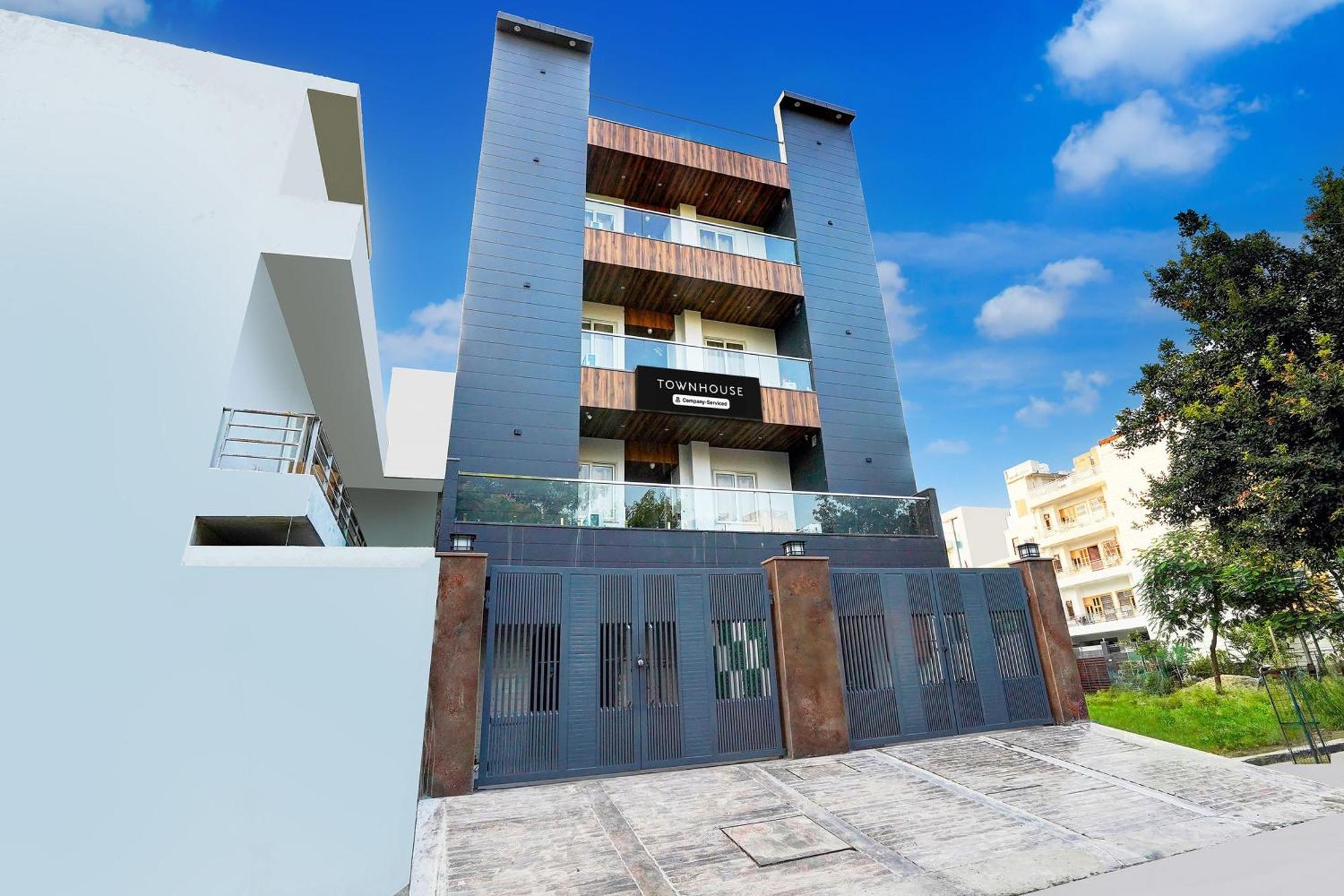 Super Townhouse Sector 104 Noida Hotel Екстериор снимка