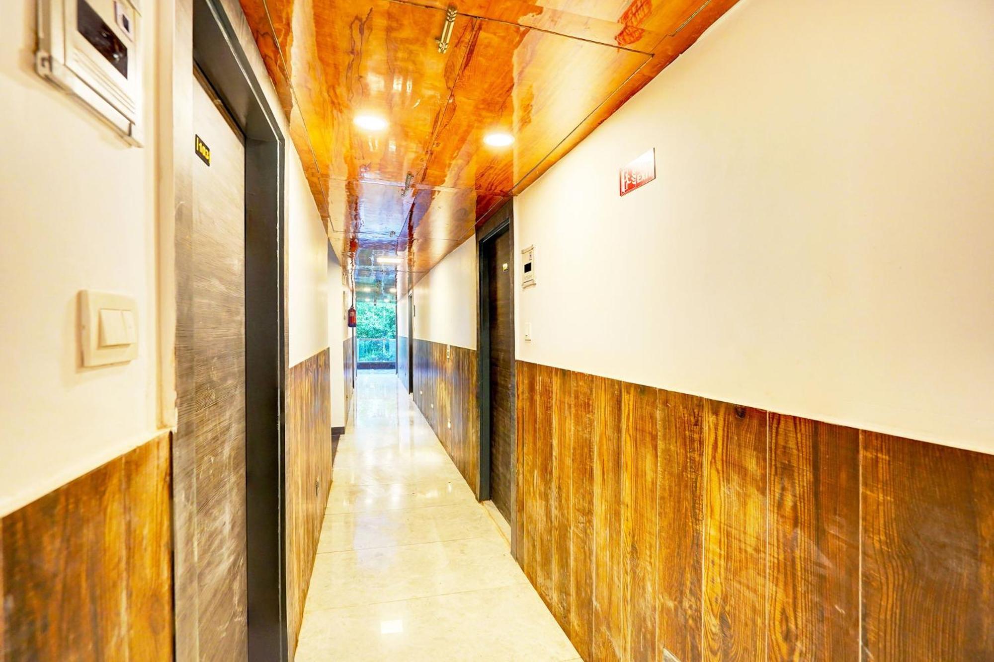 Super Townhouse Sector 104 Noida Hotel Екстериор снимка