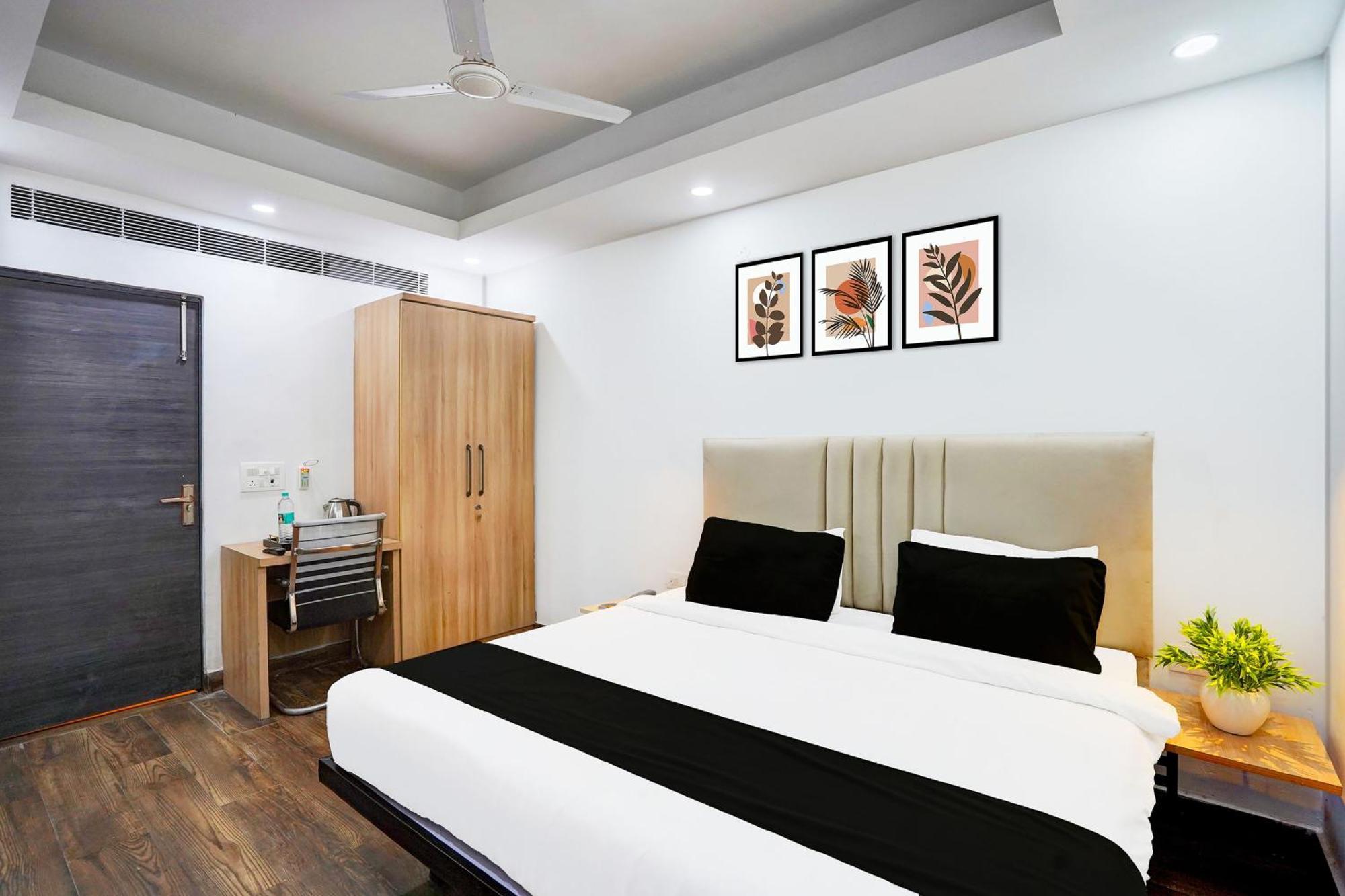 Super Townhouse Sector 104 Noida Hotel Екстериор снимка