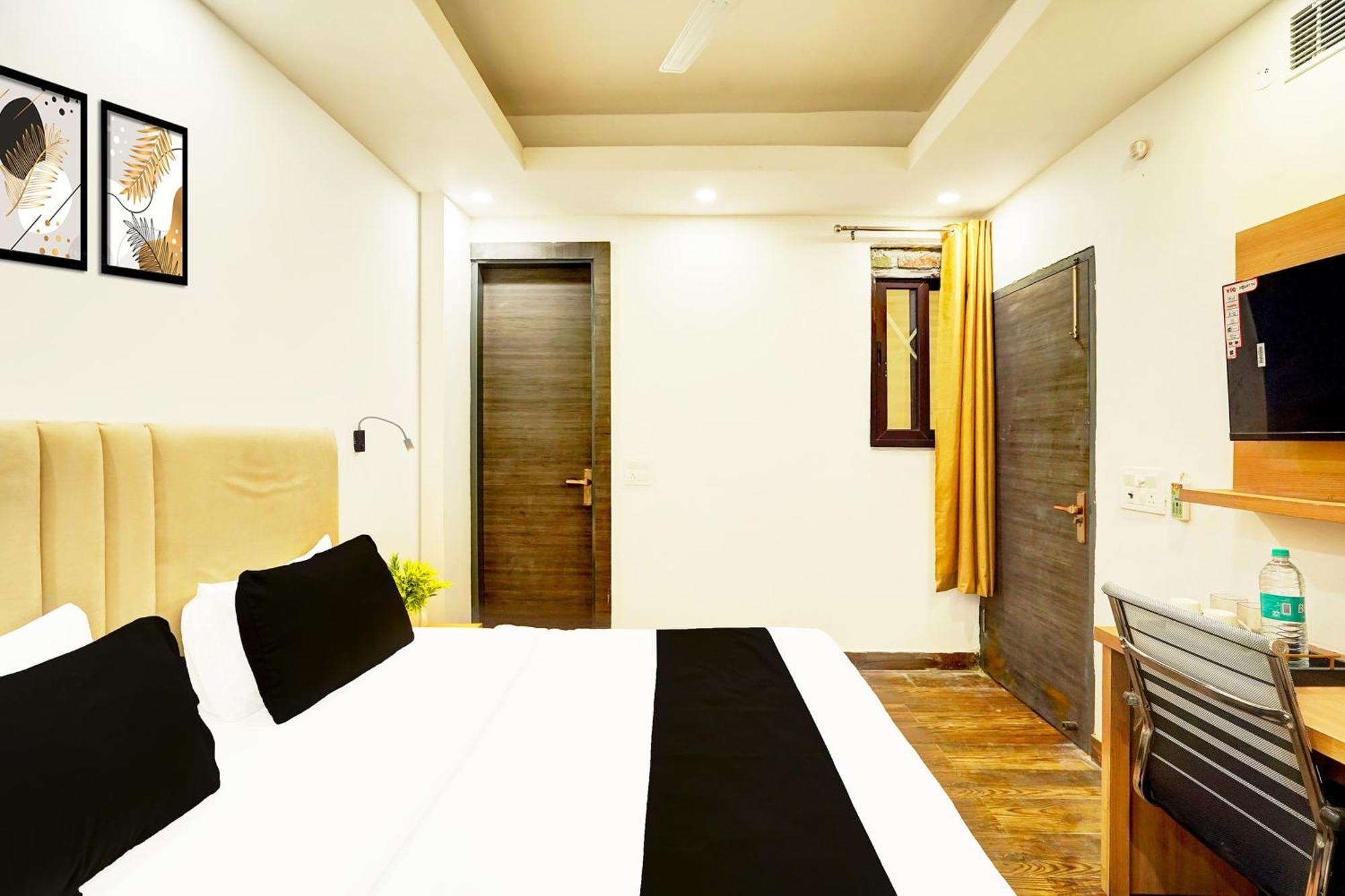 Super Townhouse Sector 104 Noida Hotel Екстериор снимка