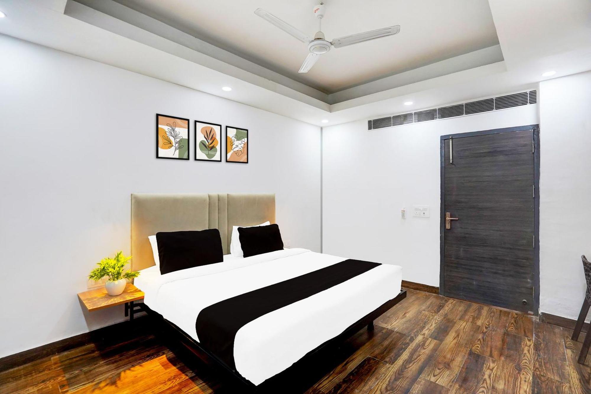Super Townhouse Sector 104 Noida Hotel Екстериор снимка