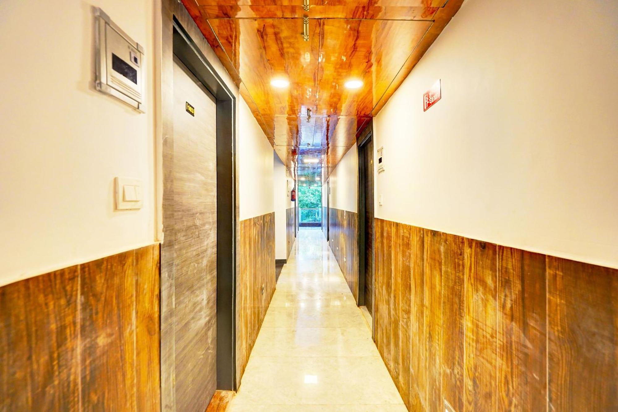 Super Townhouse Sector 104 Noida Hotel Екстериор снимка
