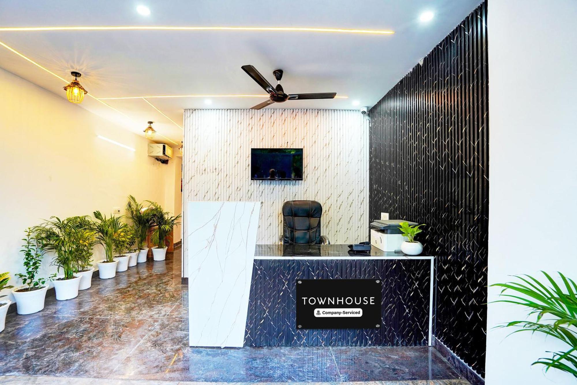 Super Townhouse Sector 104 Noida Hotel Екстериор снимка