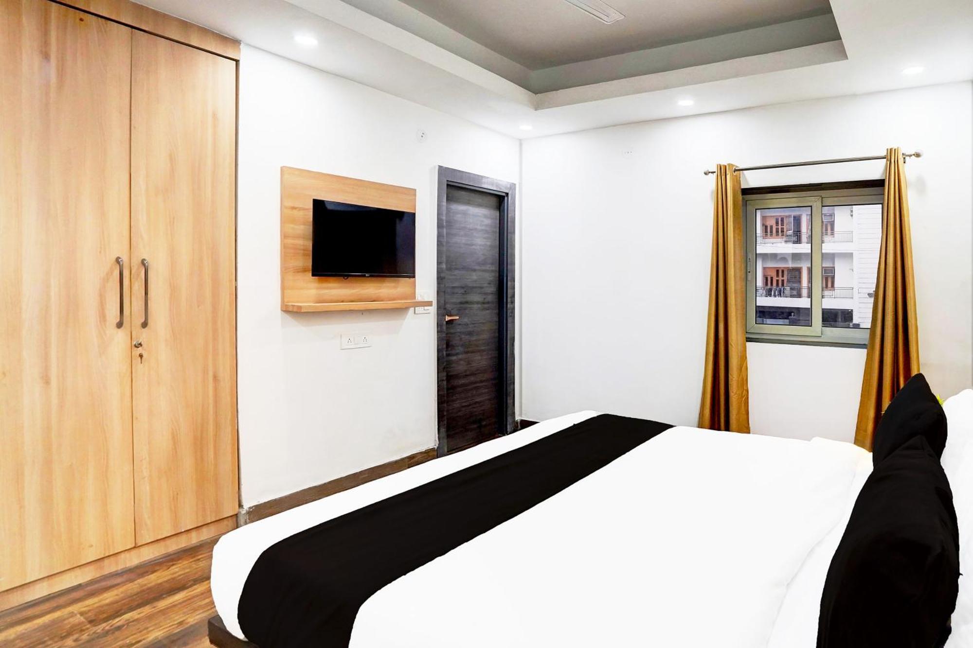 Super Townhouse Sector 104 Noida Hotel Екстериор снимка